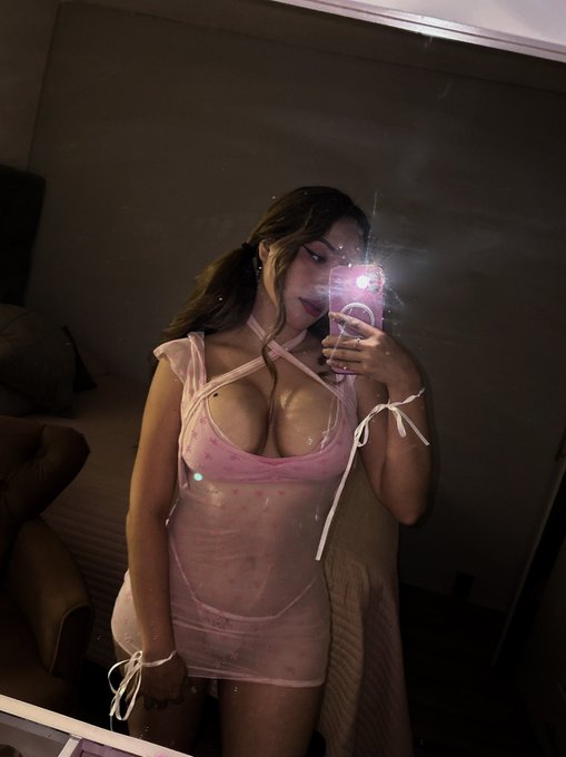Isabelle photo 4
