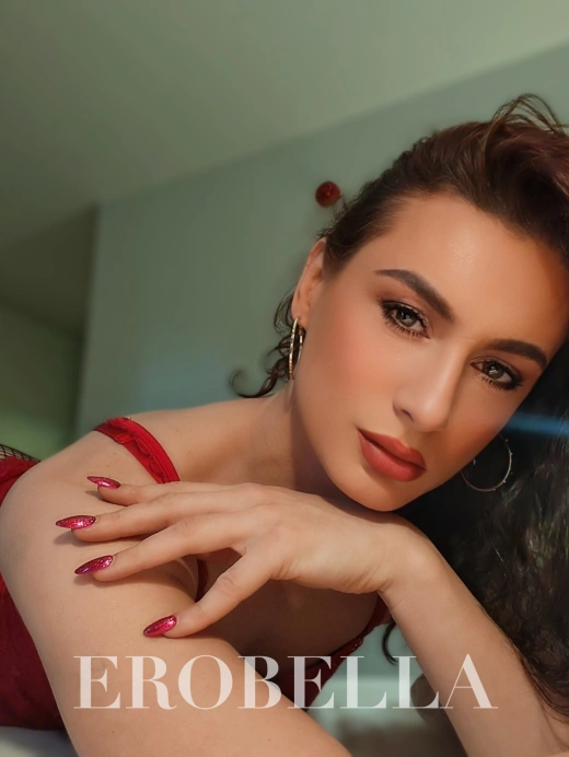 Elegant Moments with Layla-Rose's Fiery Confidence photo 4