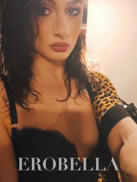 Elegant Moments with Layla-Rose's Fiery Confidence photo 3