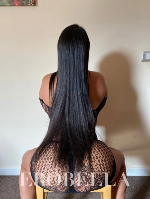 Brazilian Elegance with Yasmin's Captivating Charm photo 4