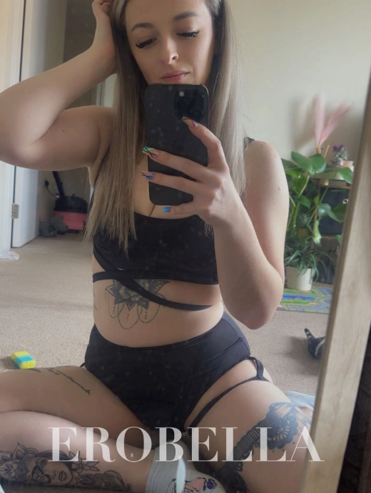 ✨ Discover the Grace of Hannah Amy 🌹 photo 5