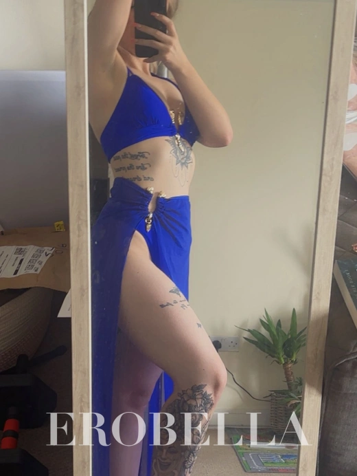 ✨ Discover the Grace of Hannah Amy 🌹 photo 3