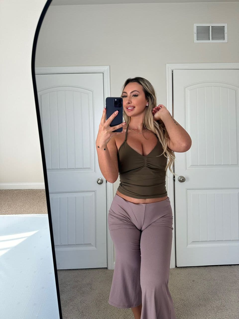 Isabella – Horny Squirt Queen Escort Who Cums Hard & Often independent escort in wednesfield uk