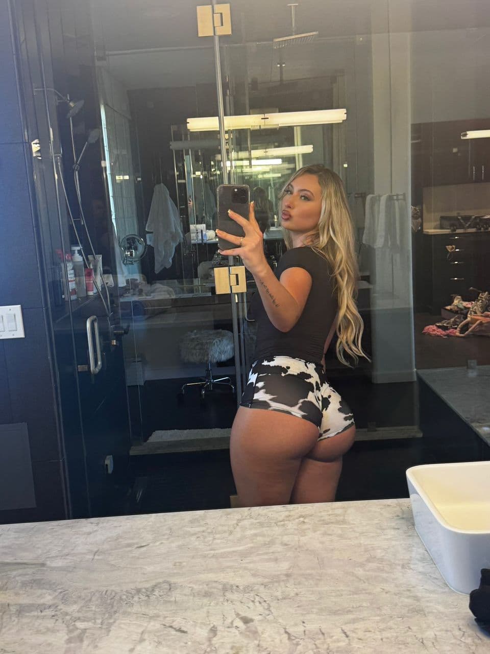 Isabella – Filthy Voyeur Tease Escort Who Loves Being Watched While Fucking independent escort in south-shields uk