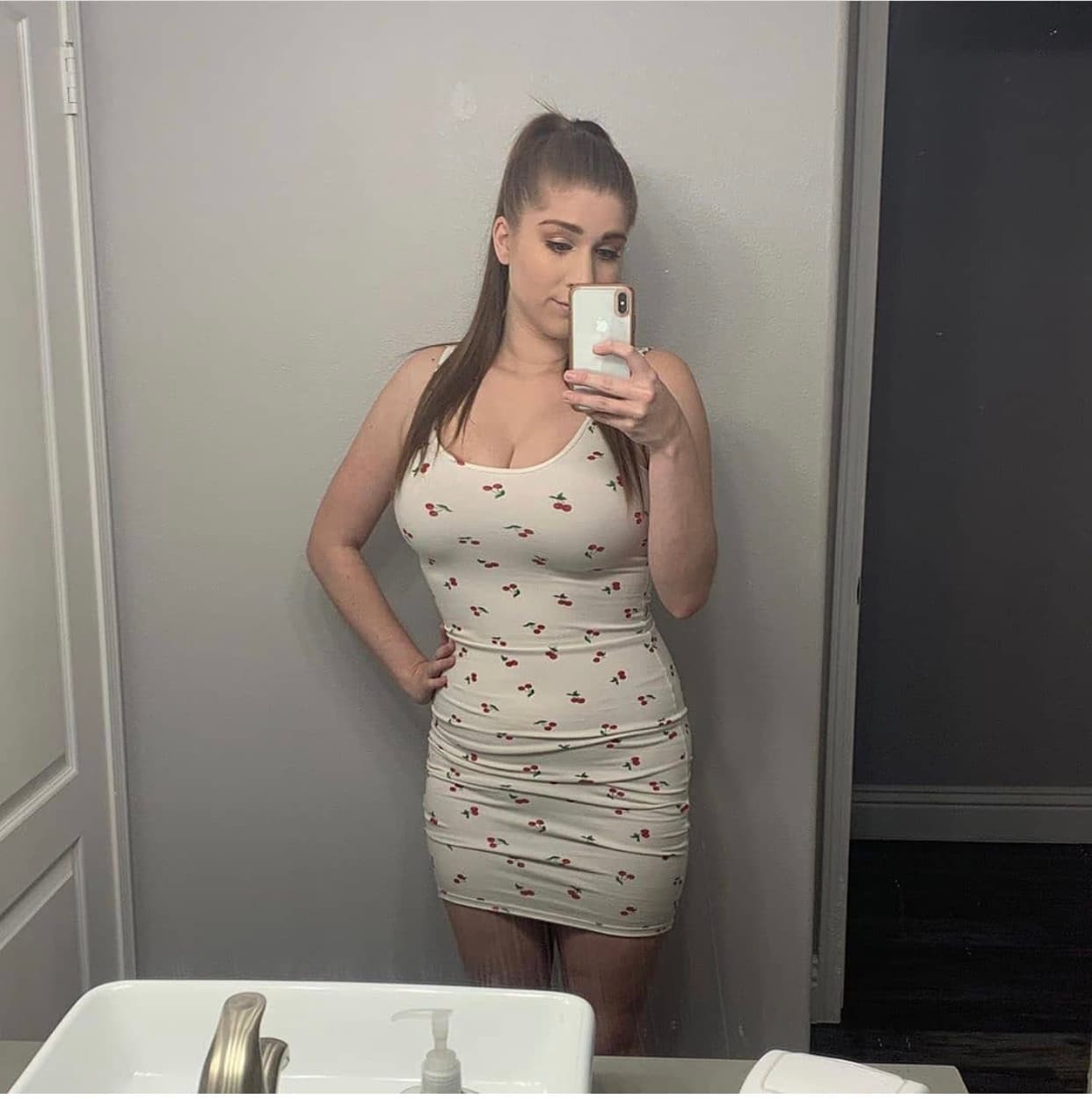 Female fun squirter available WhatsApp 7454724126 independent escort in grimsby uk