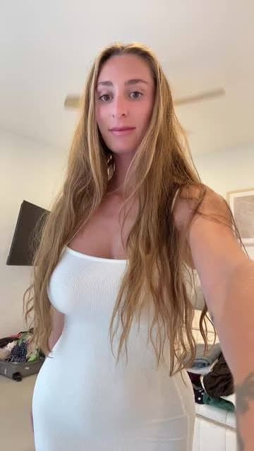 Julienne independent escort in airdrie uk