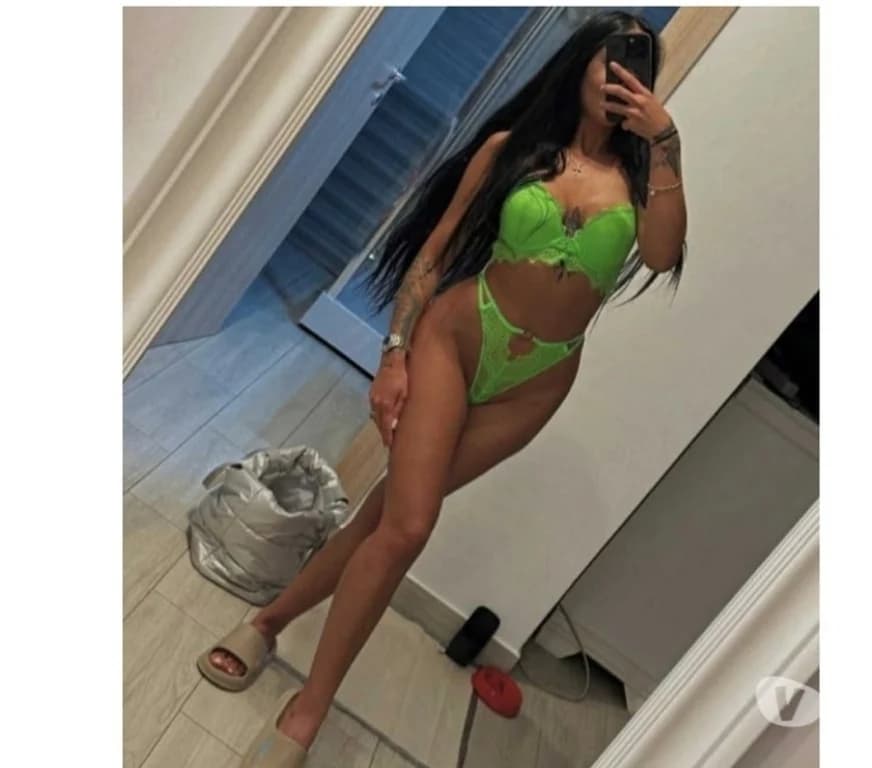 🍑 Ella 😈 Playful Party Babe
