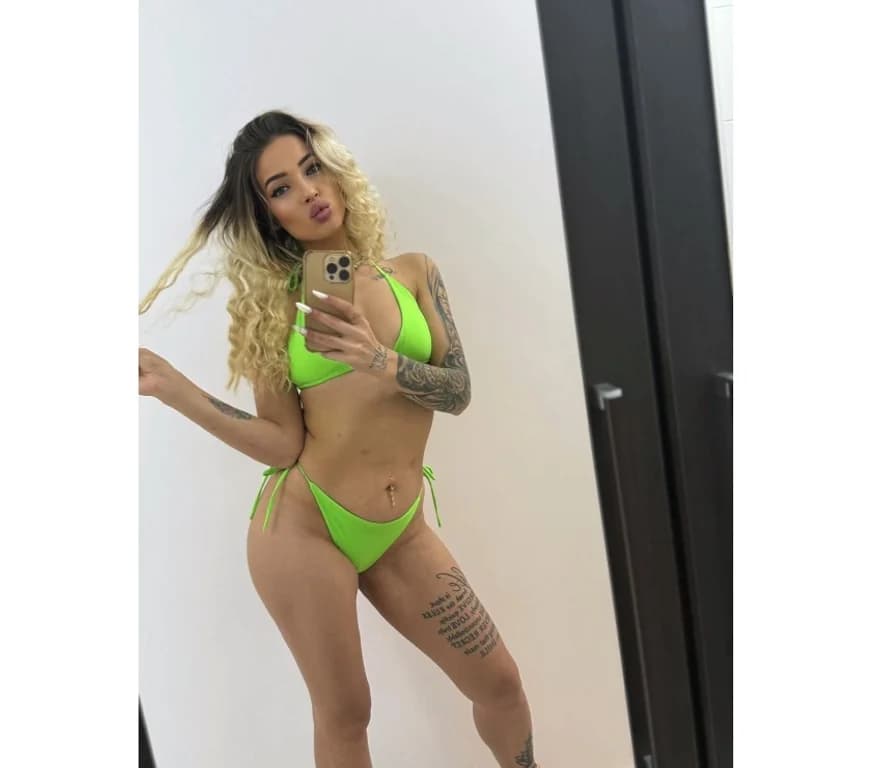 π Lia π Blonde & Beautiful β¨