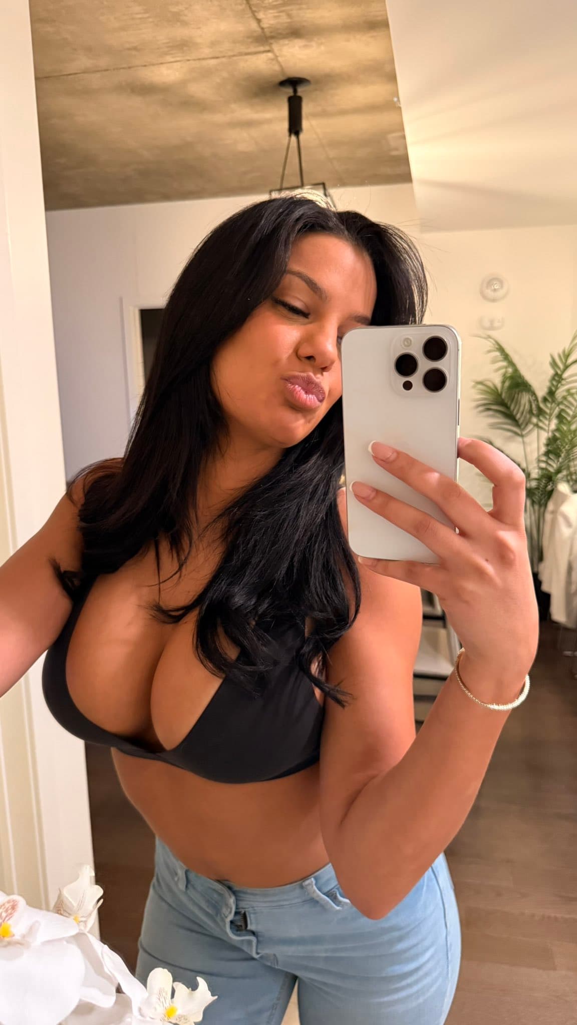 Busty British Tart with Massive Jubblies โ Tit Wank & Deep Shag Special independent escort in airdrie uk