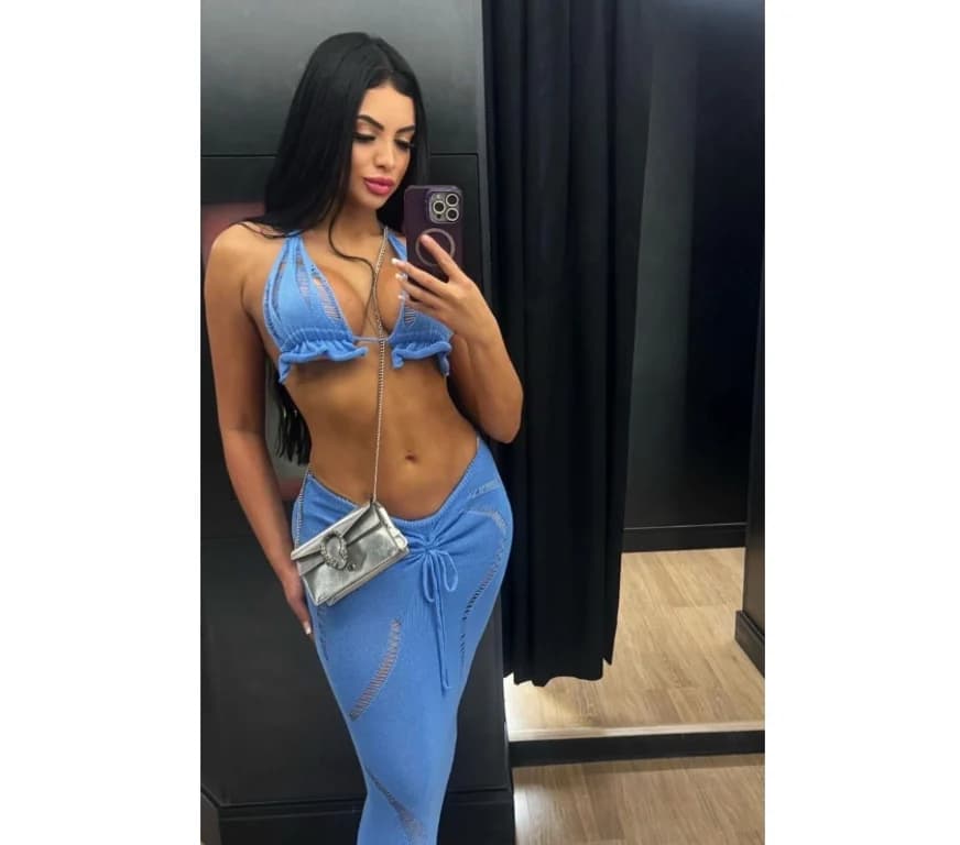 💃 Sexy Brunette Energy Is Back 🔥❤️
