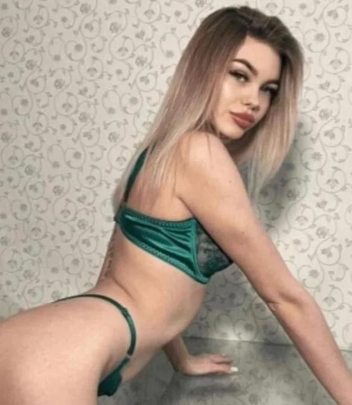 Sara new in town party girl 💋 - Abingdon escort - Seductive Seekers