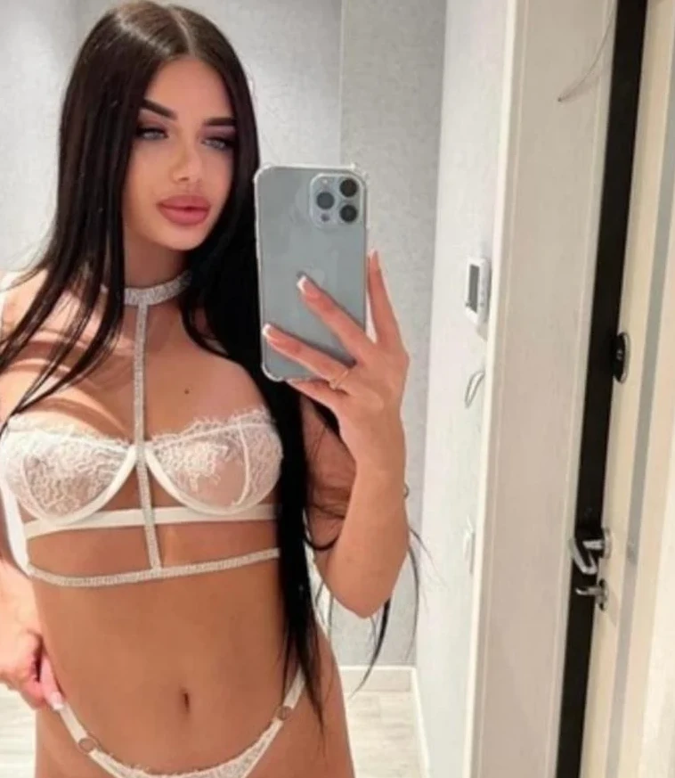 Hot girl for you Ella 😘❤️🥰🥰 - Coventry escort - Seductive Seekers