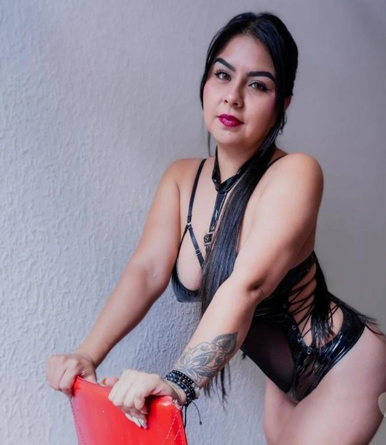 I am a gorgeous lady, educated, sensual, bombshell, always w - Battersea escort - Seductive Seekers