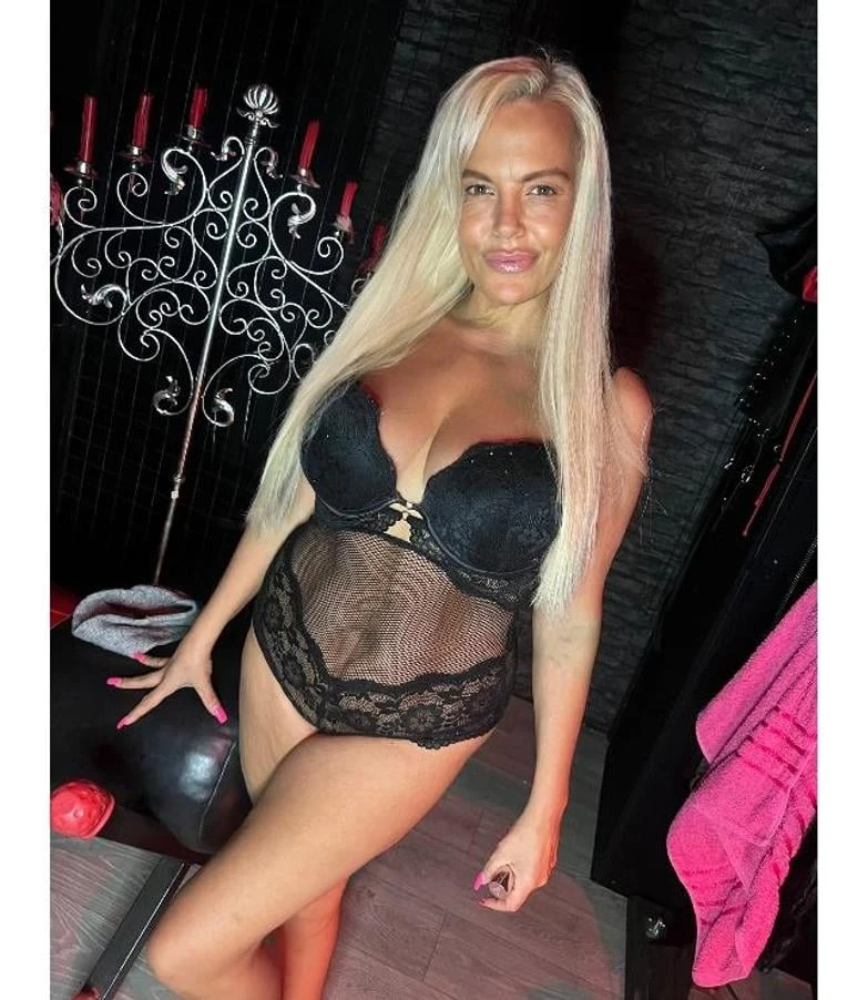 Franky Go's to Hollywood - Bowers Gifford escort - Seductive Seekers