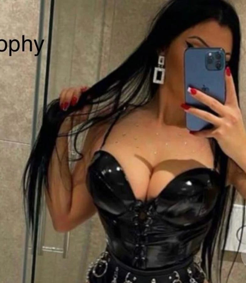 DIAMONDS 💎 MODELS TOP QUALITY ESCORTS&MASSAGE OUTCALL - Slyfield Industrial Estate escort - Seductive Seekers