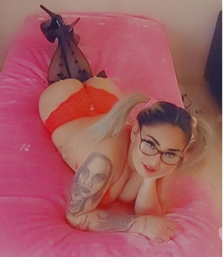 New girl in town 😘 - Belfast escort - Seductive Seekers