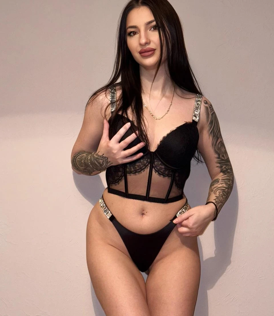 Rebecca wonderful high-class escort charm and beauty - Guildford escort - Seductive Seekers